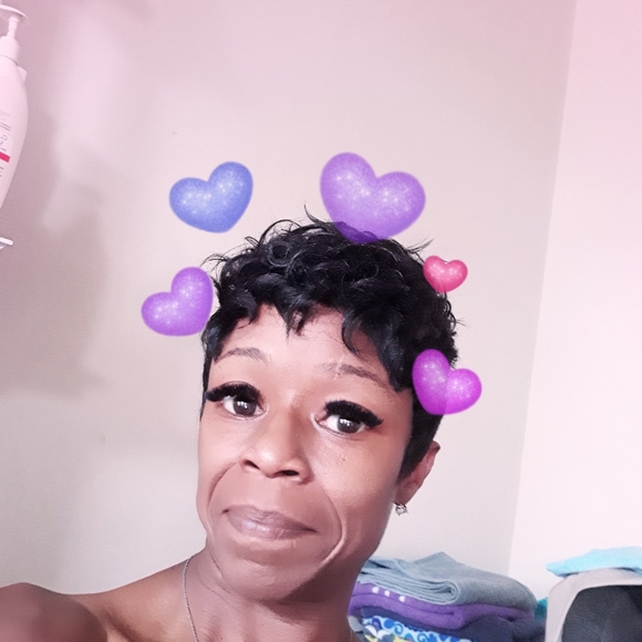 Meet your Posher, Nicole - Picture 2 of 16